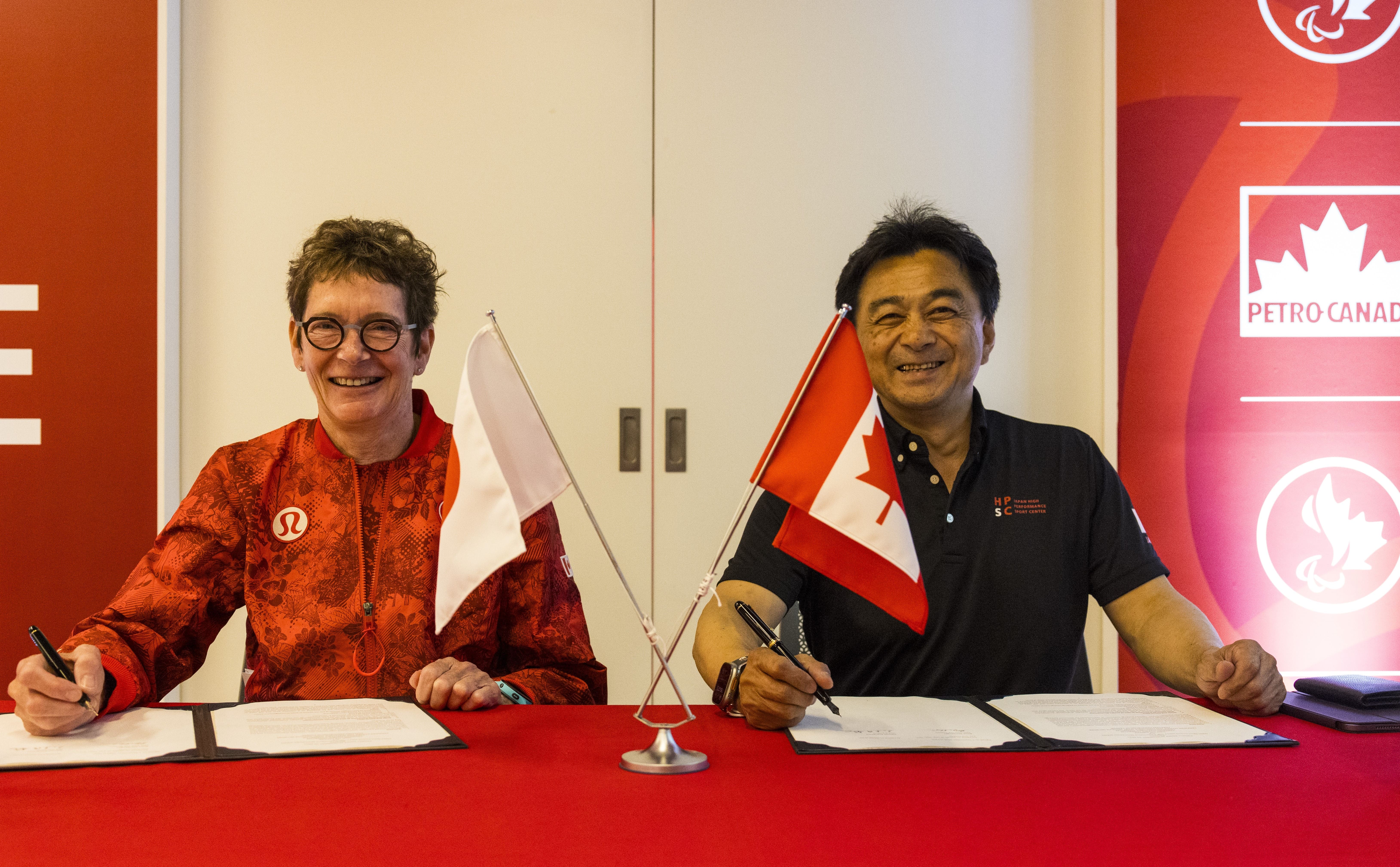  OTP CEO Anne Merklinger (left) and JSC Vice President Takeshi Kukidome (right)